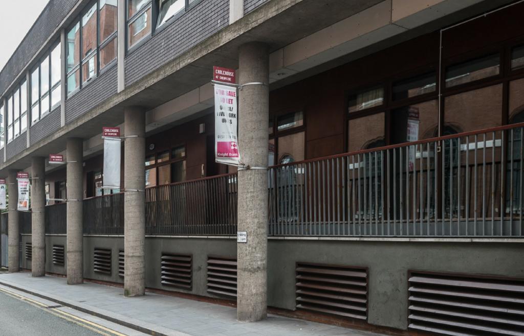 Base Serviced - Sir Thomas Street Apartment